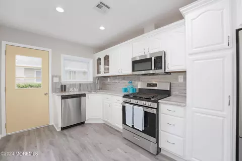 Kitchen - 64 Castle Harbor Dr, Berkeley, NJ 08721 photo 1 of 2