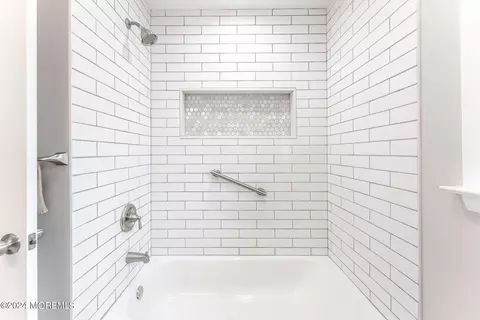 Bath - 64 Castle Harbor Dr, Berkeley, NJ 08721 photo 1 of 2