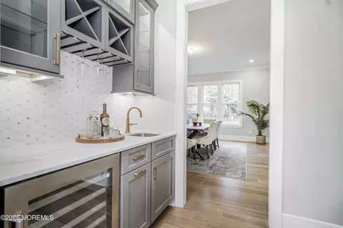 Entry Way - 3 Allencrest Rd, Rumson, NJ 07760 photo 1 of 9