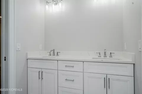 Bath - 3 Allencrest Rd, Rumson, NJ 07760 photo 8 of 9