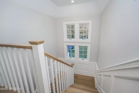 Entry Way - 3 Allencrest Rd, Rumson, NJ 07760 photo 9 of 9