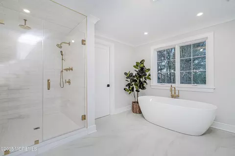 Bath - 3 Allencrest Rd, Rumson, NJ 07760 photo 3 of 9