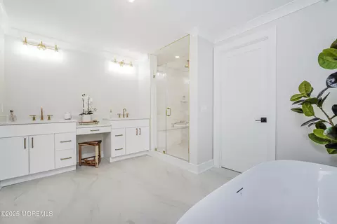 Bath - 3 Allencrest Rd, Rumson, NJ 07760 photo 2 of 9