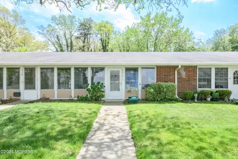 217 Buckingham Ct # C, Lakewood, NJ 08701