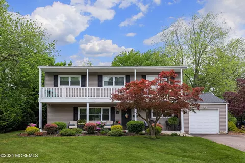 34 Pearl St, Middletown, NJ 07748