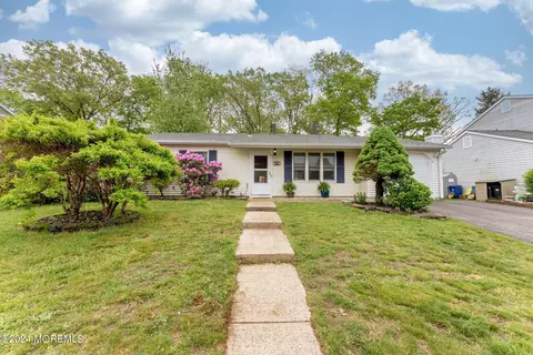 20 Windward Dr, Barnegat, NJ 08005