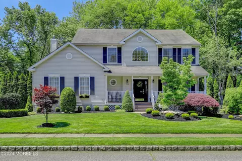 16 Northgate Dr, Englishtown, NJ 07726