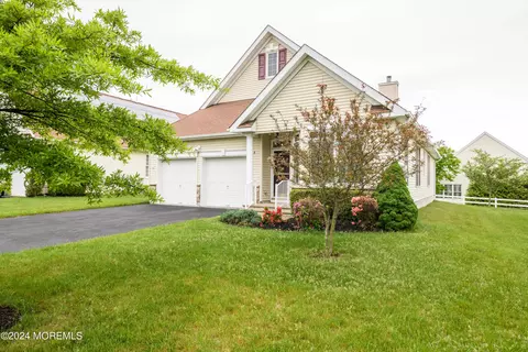 8 Fernwood Dr, Ocean, NJ 07712