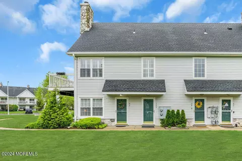 99 Des Moines Ct, Tinton Falls, NJ 07712