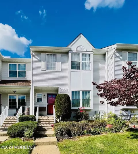 2907 Smoke House Ct, Freehold, NJ 07728