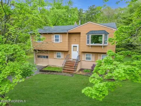130 Daniel Dr, Lakewood, NJ 08701