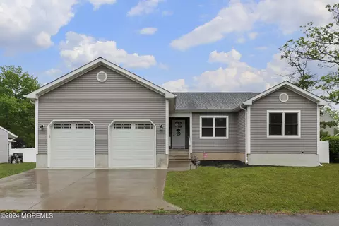 729 Ocean Ave, Beachwood, NJ 08722