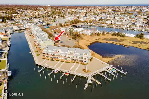 40 Hidden Harbor Dr, Point Pleasant, NJ 08742