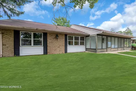 46 Buckingham Dr #A, Manchester, NJ 08759
