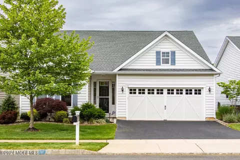 55 Independence Dr, Monroe, NJ 08831