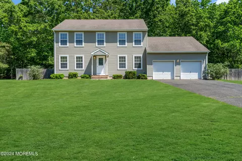 8 Solomon Ct, Jackson, NJ 08527