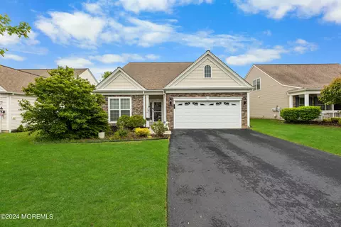 6 Edenbridge Ln, Manchester, NJ 08759