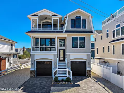 102 E 34th St, Long Beach Township, NJ 08008
