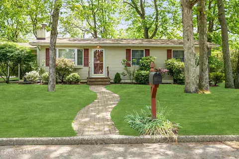 33 Newman Dr, Toms River, NJ 08755