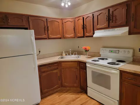 3 Valley Forge Dr # H, Whiting, NJ 08759