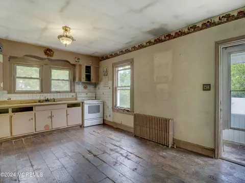 26 E 4th St, Howell, NJ 07731 photo 10