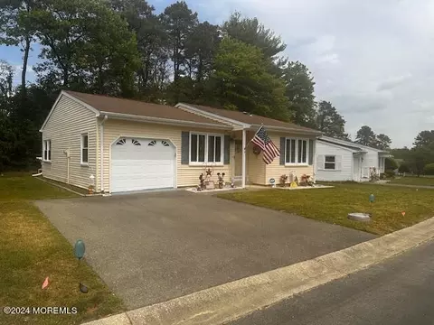 3 Chelsea Dr #70, Whiting, NJ 08759