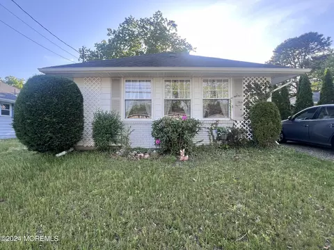 16 Monte Carlo Dr, Toms River, NJ 08753