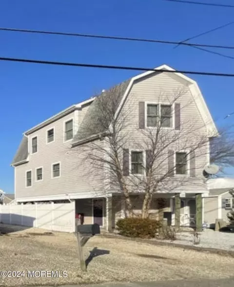 215 Fernwood Dr, Bayville, NJ 08721