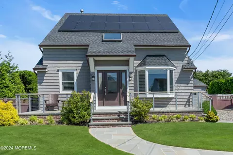 23 Wesley St, Monmouth Beach, NJ 07750