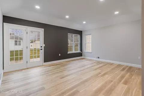 Living - 23 Dowing Ln, Jackson, NJ 08527 photo 2 of 2