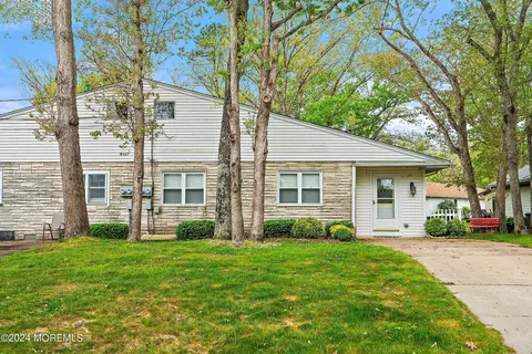 2 A Orange Ave #A, Manahawkin, NJ 08050