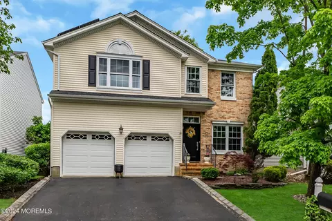 9 Osprey Ct, Marlboro, NJ 07746