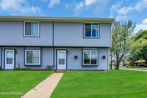 123 Greenwood Loop Rd, Brick, NJ 08724