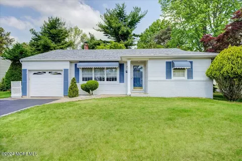 1 Millbrook Dr, Toms River, NJ 08757
