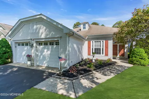 62 Silverside Rd, Lakewood, NJ 08701