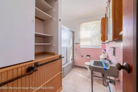 Bath - 660 Pine Meadow Rd, Brick, NJ 08724 photo 2 of 2