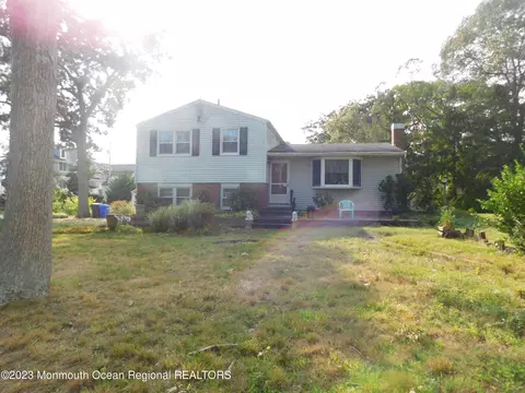 Exterior - 660 Pine Meadow Rd, Brick, NJ 08724 photo 4 of 8