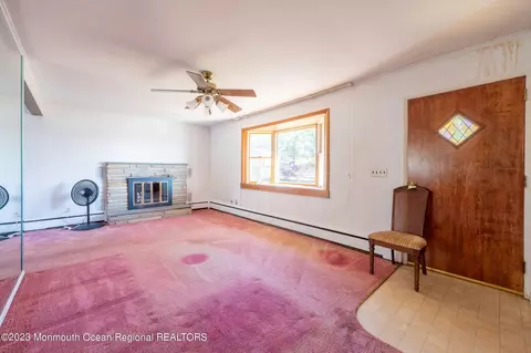 Living - 660 Pine Meadow Rd, Brick, NJ 08724 photo 3 of 7