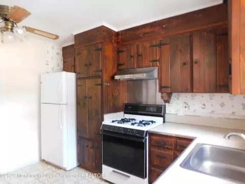 Kitchen - 660 Pine Meadow Rd, Brick, NJ 08724 photo 2 of 3
