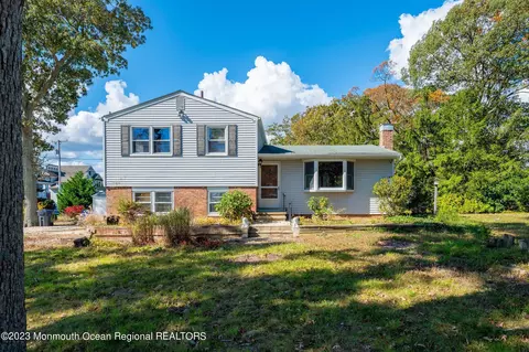 Exterior - 660 Pine Meadow Rd, Brick, NJ 08724 photo 2 of 8