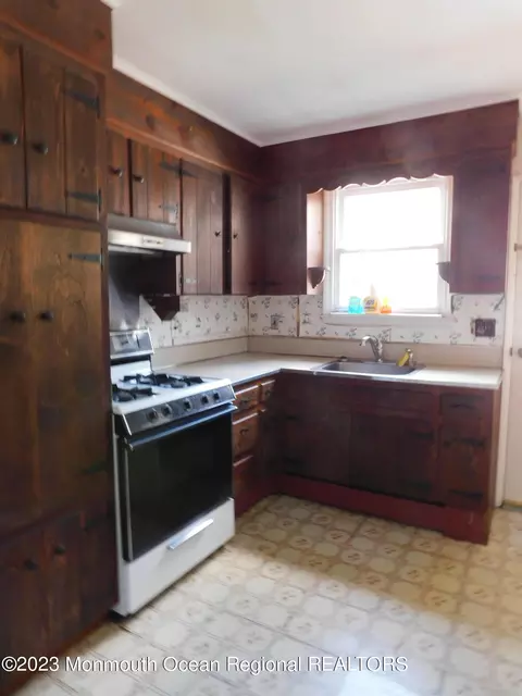 Kitchen - 660 Pine Meadow Rd, Brick, NJ 08724 photo 3 of 3