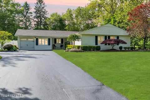 67 River Dr, Marlboro, NJ 07746