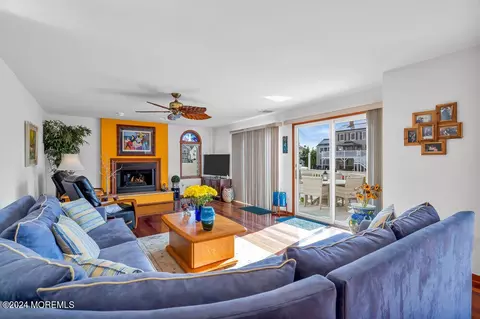 Living - 739 Drum Point Rd, Brick, NJ 08723 photo 2 of 3