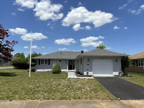 82 Barbados Dr S, Toms River, NJ 08757