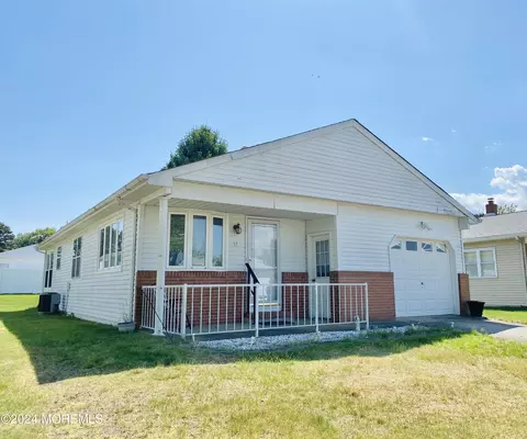 11 Banning Ct, Toms River, NJ 08757