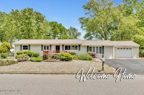 24 Western Dr, Howell, NJ 07731