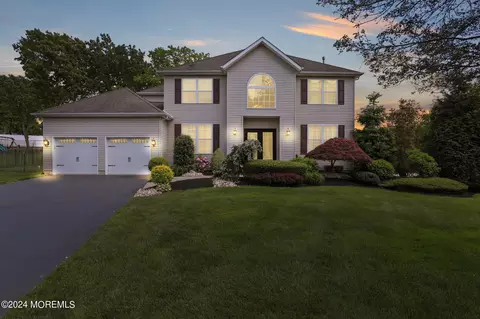 4 Cecilia Ct, Howell, NJ 07731