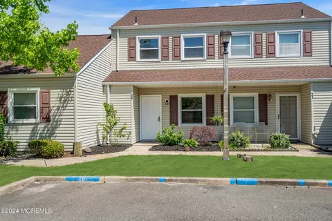 19 S Seas Ct, Barnegat, NJ 08005