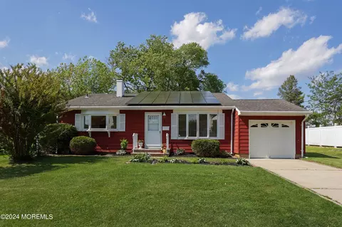 9 Garden Ter, Hazlet, NJ 07730