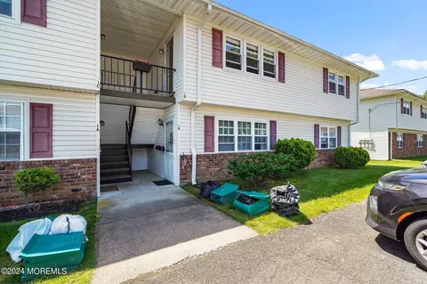 1 Utah Dr #D, Matawan, NJ 07747